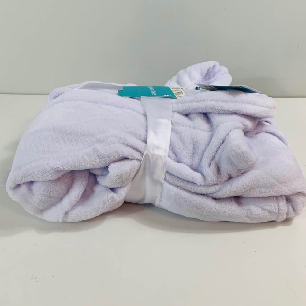 Brand New Women’s Waverly Jacquard White Plush Robe - Picture 3 of 4